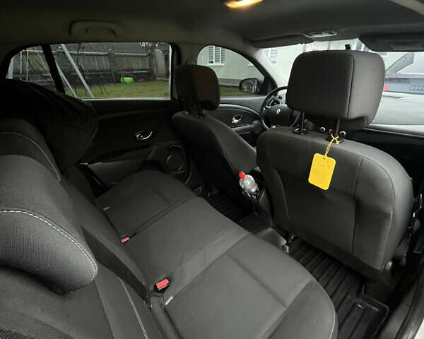 Белый Рено Меган, объемом двигателя 1.5 л и пробегом 297 тыс. км за 6690 $, фото 10 на Automoto.ua