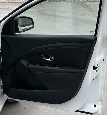 Білий Рено Меган, об'ємом двигуна 1.46 л та пробігом 270 тис. км за 8100 $, фото 26 на Automoto.ua