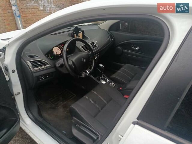 Белый Рено Меган, объемом двигателя 1.5 л и пробегом 296 тыс. км за 8000 $, фото 6 на Automoto.ua
