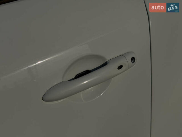 Белый Рено Меган, объемом двигателя 1.46 л и пробегом 178 тыс. км за 8550 $, фото 56 на Automoto.ua