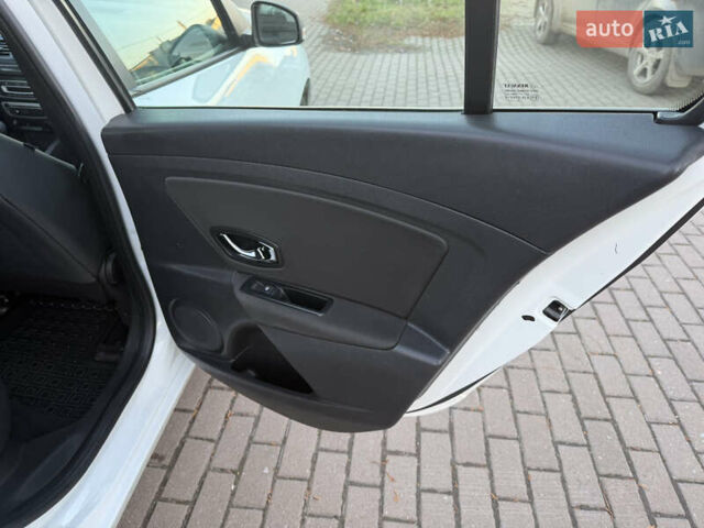 Белый Рено Меган, объемом двигателя 1.5 л и пробегом 265 тыс. км за 8550 $, фото 40 на Automoto.ua