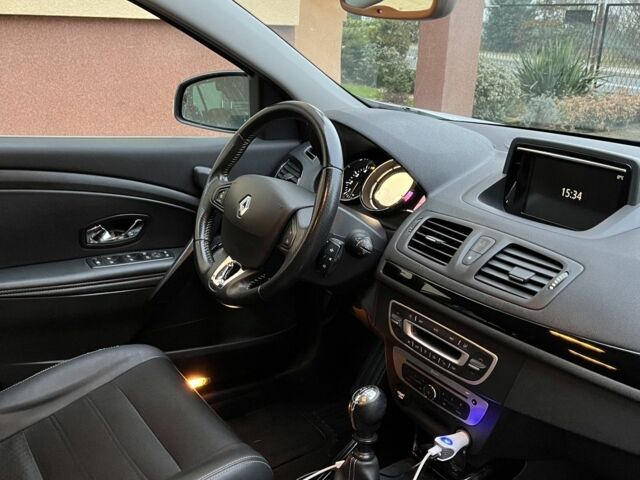 Белый Рено Меган, объемом двигателя 1.6 л и пробегом 167 тыс. км за 2600 $, фото 6 на Automoto.ua