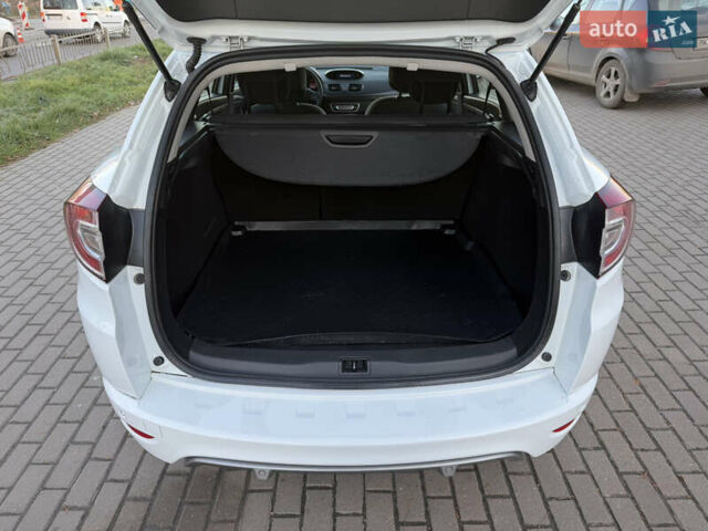 Белый Рено Меган, объемом двигателя 1.5 л и пробегом 265 тыс. км за 8550 $, фото 39 на Automoto.ua