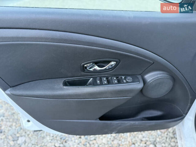 Белый Рено Меган, объемом двигателя 1.5 л и пробегом 245 тыс. км за 8250 $, фото 15 на Automoto.ua