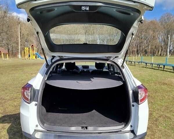 Белый Рено Меган, объемом двигателя 1.5 л и пробегом 208 тыс. км за 8900 $, фото 6 на Automoto.ua