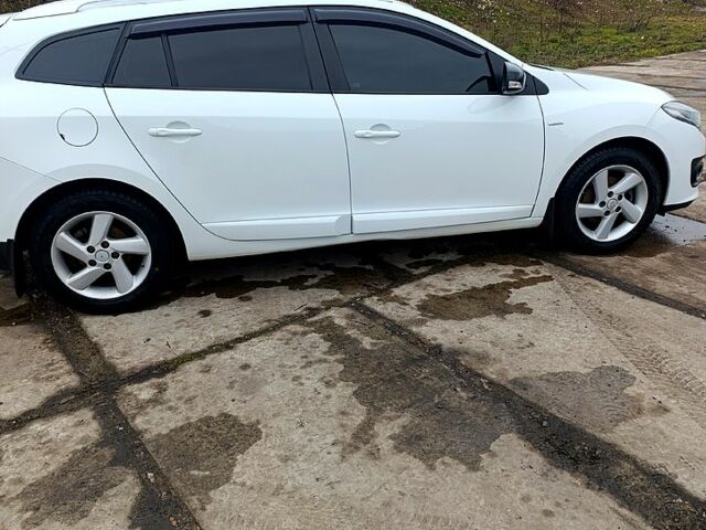 Белый Рено Меган, объемом двигателя 1.5 л и пробегом 267 тыс. км за 8900 $, фото 4 на Automoto.ua