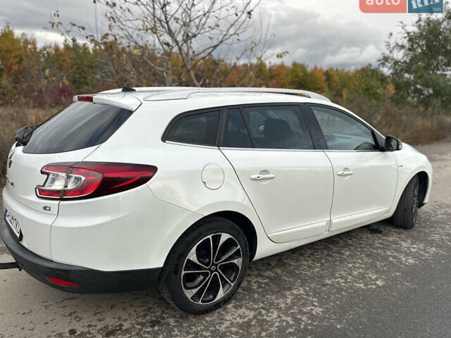 Белый Рено Меган, объемом двигателя 1.6 л и пробегом 217 тыс. км за 8750 $, фото 5 на Automoto.ua