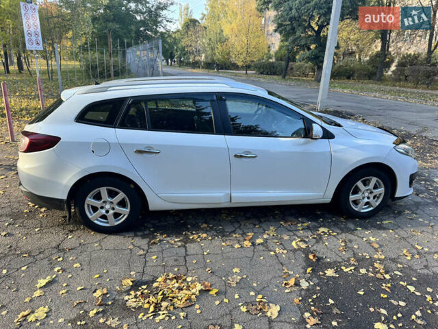 Белый Рено Меган, объемом двигателя 1.46 л и пробегом 140 тыс. км за 8500 $, фото 2 на Automoto.ua