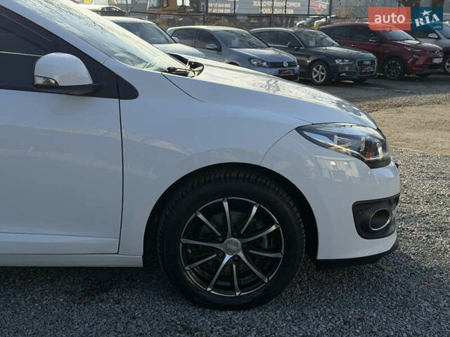 Белый Рено Меган, объемом двигателя 1.46 л и пробегом 178 тыс. км за 8550 $, фото 62 на Automoto.ua