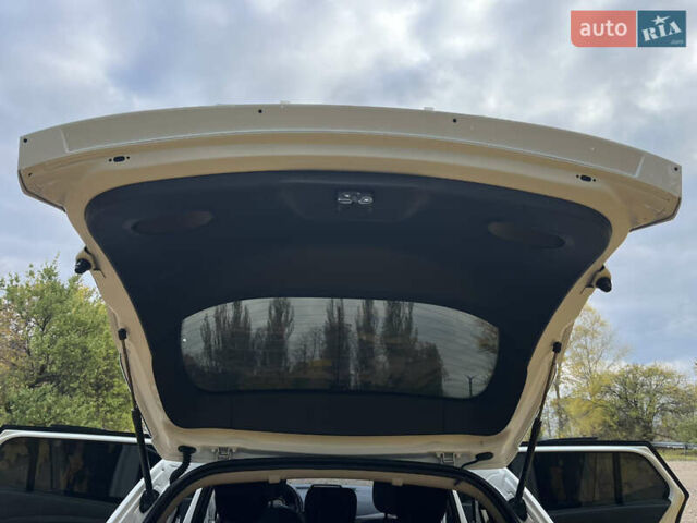 Белый Рено Меган, объемом двигателя 1.46 л и пробегом 272 тыс. км за 8700 $, фото 23 на Automoto.ua