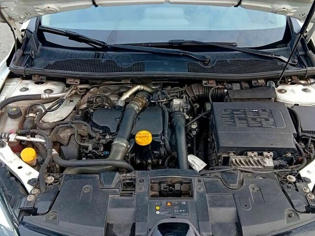 Белый Рено Меган, объемом двигателя 1.5 л и пробегом 238 тыс. км за 9200 $, фото 10 на Automoto.ua