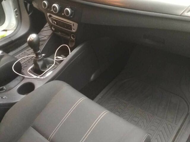 Белый Рено Меган, объемом двигателя 1.5 л и пробегом 274 тыс. км за 7200 $, фото 3 на Automoto.ua