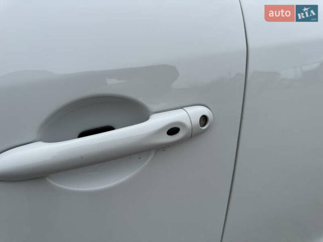 Белый Рено Меган, объемом двигателя 1.5 л и пробегом 225 тыс. км за 9850 $, фото 44 на Automoto.ua