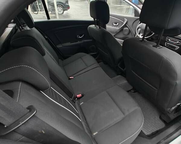 Белый Рено Меган, объемом двигателя 1.5 л и пробегом 131 тыс. км за 9300 $, фото 15 на Automoto.ua