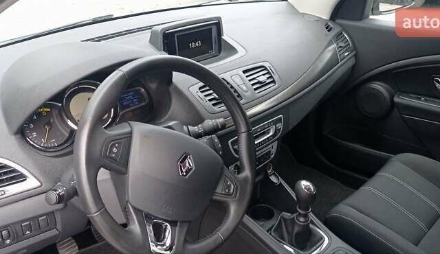 Рено Меган 2014 в Виннице на Automoto.ua Белый Рено Меган, объемом двигателя 1.5 л и пробегом 202 тыс. км за 10600 $, фото 13 на Automoto.ua