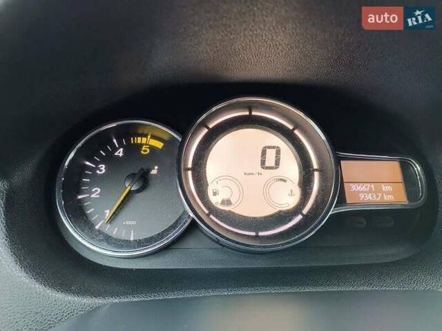 Білий Рено Меган, об'ємом двигуна 1.5 л та пробігом 306 тис. км за 8700 $, фото 6 на Automoto.ua