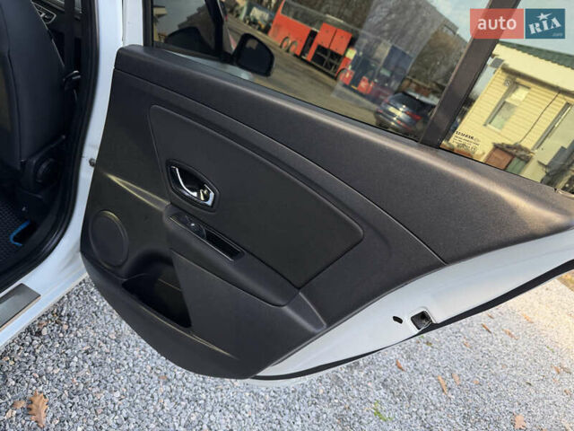 Белый Рено Меган, объемом двигателя 1.46 л и пробегом 178 тыс. км за 8550 $, фото 78 на Automoto.ua