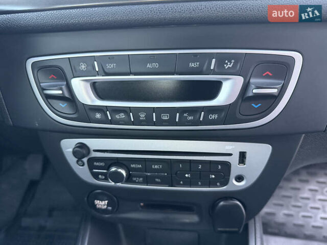 Белый Рено Меган, объемом двигателя 1.5 л и пробегом 265 тыс. км за 8550 $, фото 53 на Automoto.ua