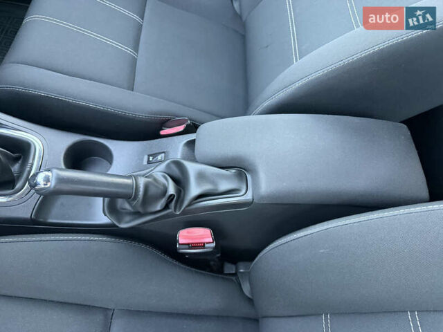 Белый Рено Меган, объемом двигателя 1.5 л и пробегом 265 тыс. км за 8550 $, фото 30 на Automoto.ua
