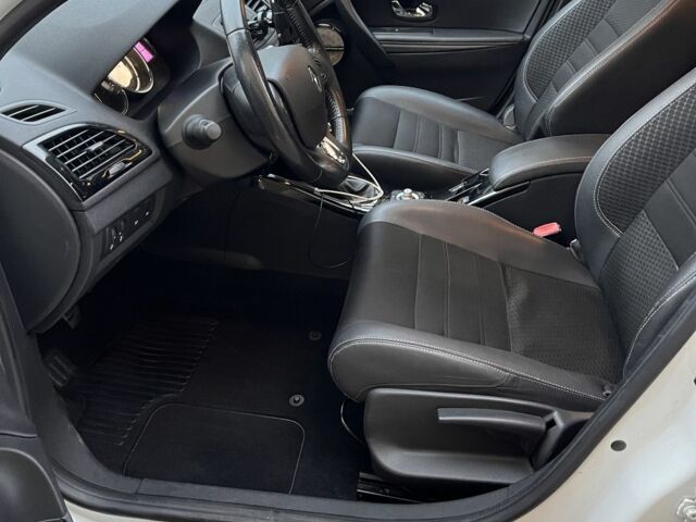 Белый Рено Меган, объемом двигателя 1.6 л и пробегом 167 тыс. км за 2600 $, фото 16 на Automoto.ua