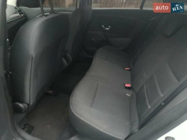 Белый Рено Меган, объемом двигателя 1.5 л и пробегом 296 тыс. км за 8000 $, фото 7 на Automoto.ua