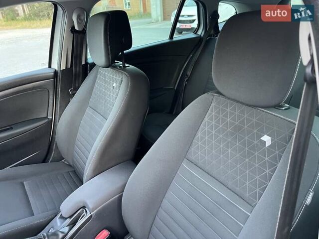 Белый Рено Меган, объемом двигателя 1.5 л и пробегом 196 тыс. км за 8900 $, фото 71 на Automoto.ua