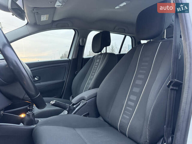 Білий Рено Меган, об'ємом двигуна 1.6 л та пробігом 227 тис. км за 7999 $, фото 42 на Automoto.ua