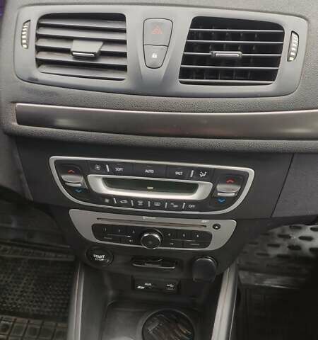 Белый Рено Меган, объемом двигателя 1.46 л и пробегом 234 тыс. км за 8500 $, фото 8 на Automoto.ua