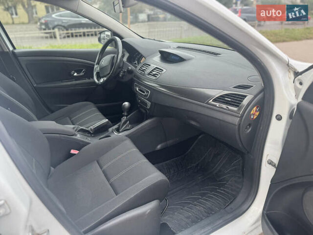 Белый Рено Меган, объемом двигателя 1.5 л и пробегом 280 тыс. км за 7750 $, фото 30 на Automoto.ua