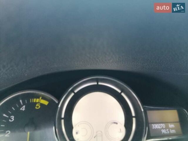 Белый Рено Меган, объемом двигателя 1.5 л и пробегом 330 тыс. км за 6300 $, фото 15 на Automoto.ua