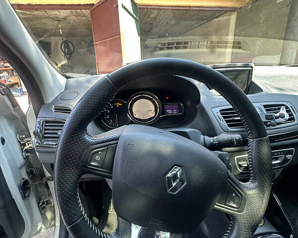 Белый Рено Меган, объемом двигателя 1.6 л и пробегом 185 тыс. км за 8300 $, фото 11 на Automoto.ua