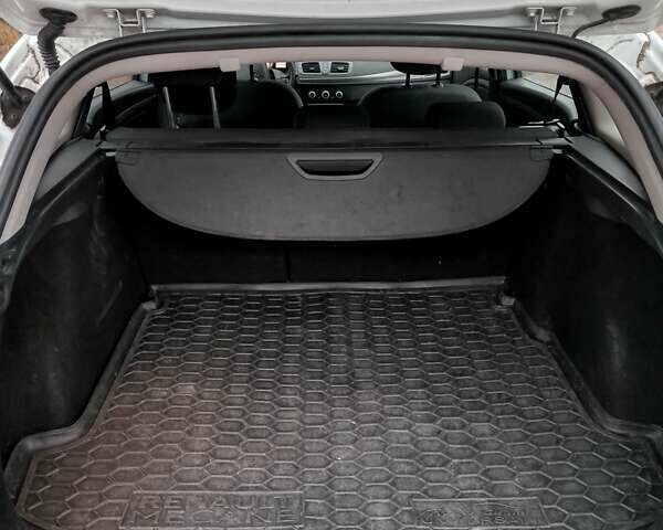 Белый Рено Меган, объемом двигателя 1.46 л и пробегом 279 тыс. км за 7800 $, фото 19 на Automoto.ua