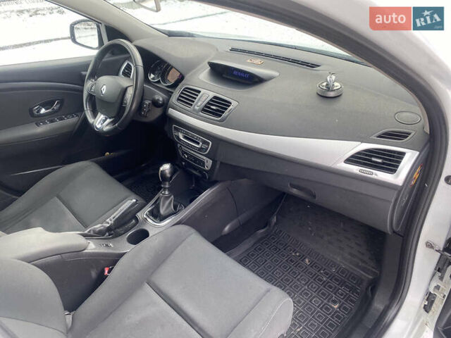 Білий Рено Меган, об'ємом двигуна 1.46 л та пробігом 245 тис. км за 7550 $, фото 15 на Automoto.ua
