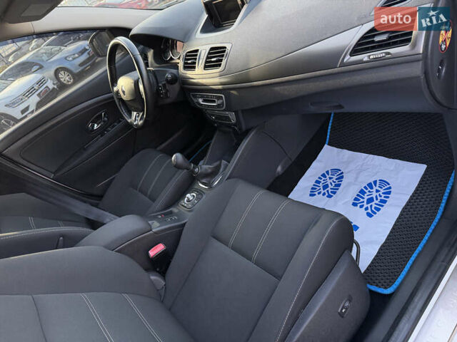 Белый Рено Меган, объемом двигателя 1.46 л и пробегом 178 тыс. км за 8550 $, фото 82 на Automoto.ua