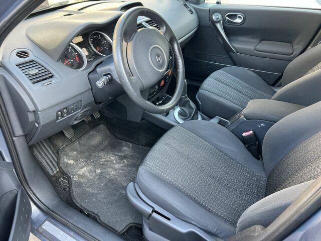 Білий Рено Меган, об'ємом двигуна 2.3 л та пробігом 209 тис. км за 5950 $, фото 10 на Automoto.ua