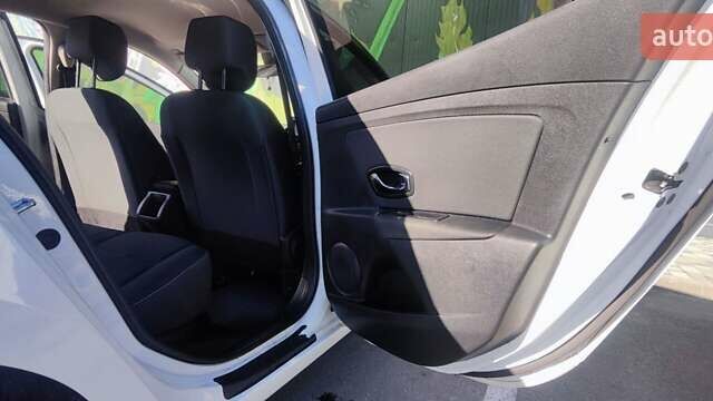 Рено Меган 2014 в Киеве на Automoto.ua Белый Рено Меган, объемом двигателя 1.5 л и пробегом 257 тыс. км за 8500 $, фото 10 на Automoto.ua