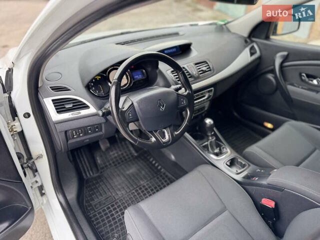 Белый Рено Меган, объемом двигателя 1.5 л и пробегом 225 тыс. км за 9850 $, фото 16 на Automoto.ua