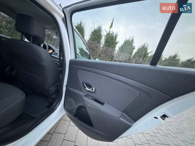 Білий Рено Меган, об'ємом двигуна 1.6 л та пробігом 227 тис. км за 7999 $, фото 35 на Automoto.ua