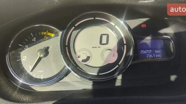 Рено Меган 2014 в Киеве на Automoto.ua Белый Рено Меган, объемом двигателя 1.5 л и пробегом 257 тыс. км за 8500 $, фото 18 на Automoto.ua
