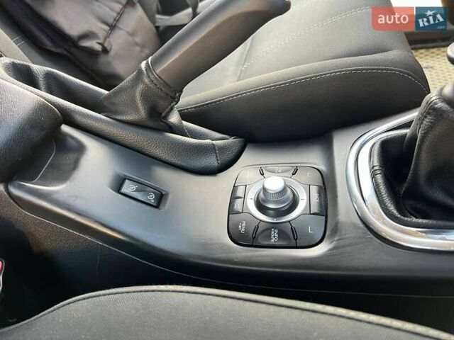 Білий Рено Меган, об'ємом двигуна 1.46 л та пробігом 272 тис. км за 7800 $, фото 34 на Automoto.ua