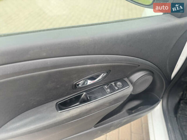 Белый Рено Меган, объемом двигателя 1.5 л и пробегом 280 тыс. км за 7750 $, фото 14 на Automoto.ua