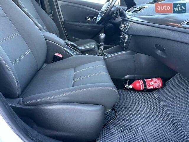 Білий Рено Меган, об'ємом двигуна 1.5 л та пробігом 316 тис. км за 8500 $, фото 62 на Automoto.ua