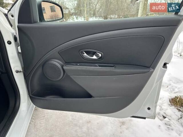 Білий Рено Меган, об'ємом двигуна 1.5 л та пробігом 192 тис. км за 8650 $, фото 23 на Automoto.ua
