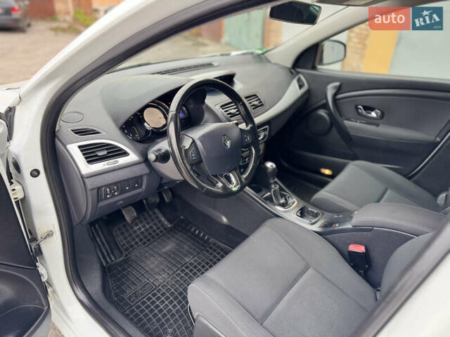 Белый Рено Меган, объемом двигателя 1.5 л и пробегом 225 тыс. км за 9850 $, фото 15 на Automoto.ua