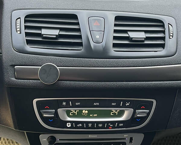 Белый Рено Меган, объемом двигателя 1.46 л и пробегом 272 тыс. км за 8500 $, фото 11 на Automoto.ua