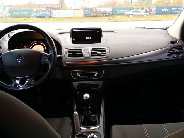 Белый Рено Меган, объемом двигателя 1.5 л и пробегом 238 тыс. км за 9200 $, фото 8 на Automoto.ua