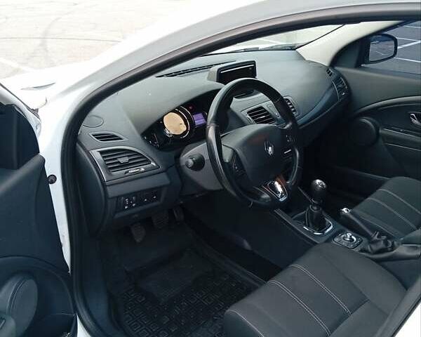 Белый Рено Меган, объемом двигателя 1.46 л и пробегом 238 тыс. км за 8800 $, фото 4 на Automoto.ua