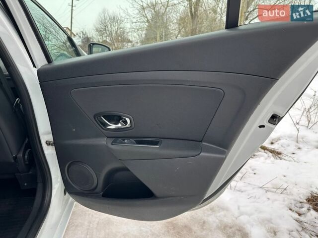 Белый Рено Меган, объемом двигателя 1.5 л и пробегом 192 тыс. км за 8490 $, фото 33 на Automoto.ua