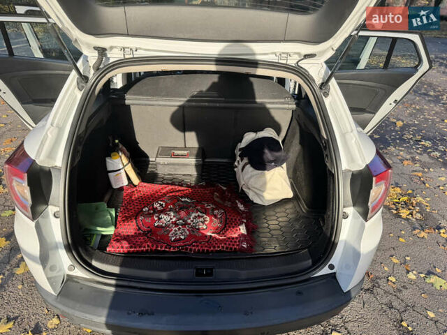 Белый Рено Меган, объемом двигателя 1.46 л и пробегом 140 тыс. км за 8500 $, фото 17 на Automoto.ua