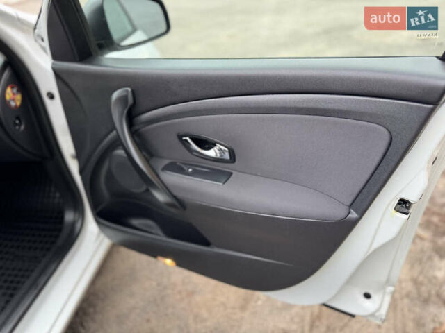 Белый Рено Меган, объемом двигателя 1.5 л и пробегом 225 тыс. км за 9850 $, фото 34 на Automoto.ua